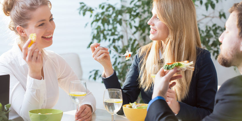 38944911_Young-people-eating-lunch-during-break-in-office-1 How To Use Midday Breaks To Improve Your Mental Health?